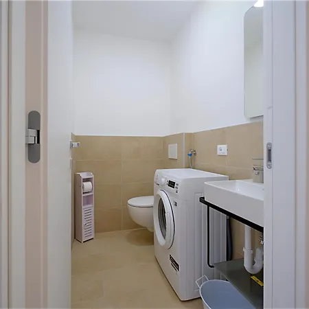 White House & Views Apartment Como