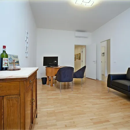 White House & Views Apartman *