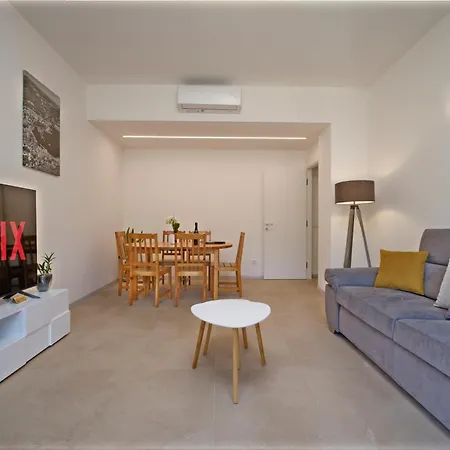 White House & Views Apartman *