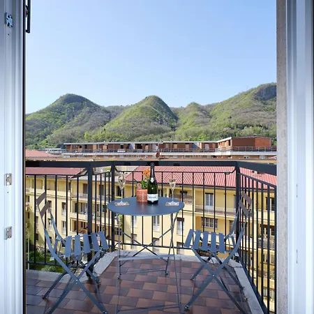 White House & Views Apartman Como