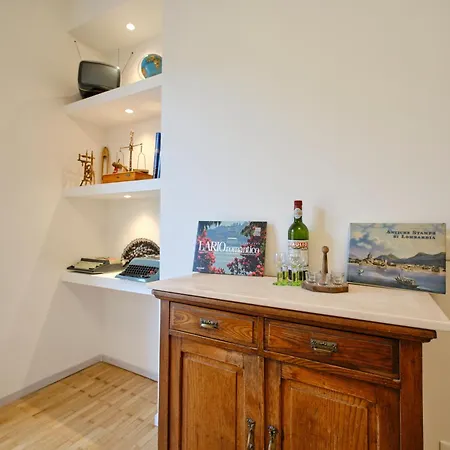 White House & Views Apartment Como